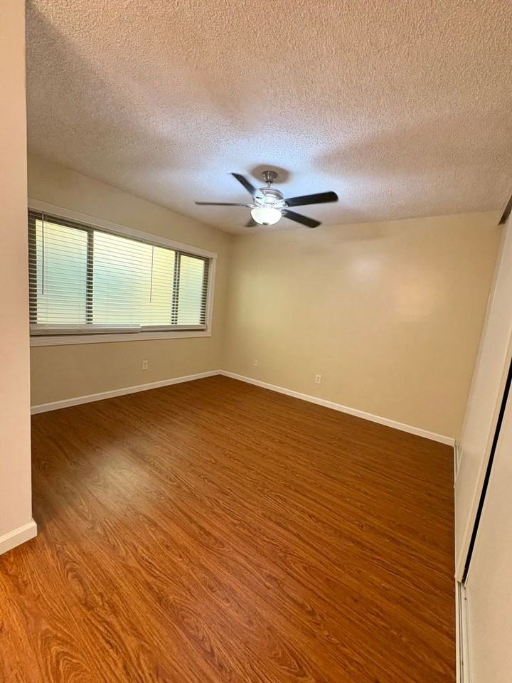 Temple Apartments - Photo 4 of 18