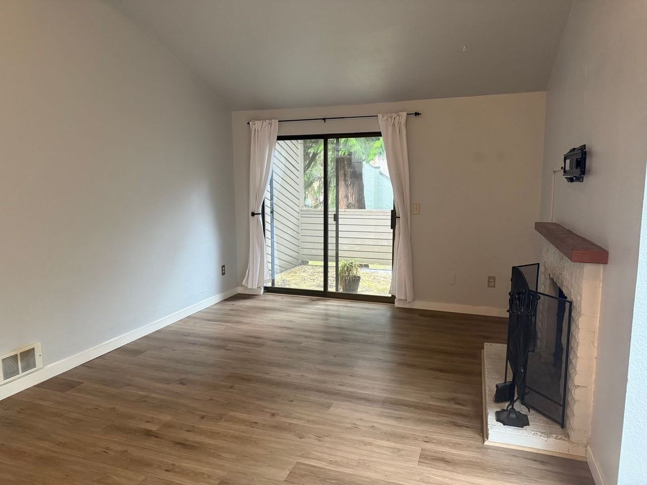 10012 Ne 122nd St #D - Photo 5 of 25