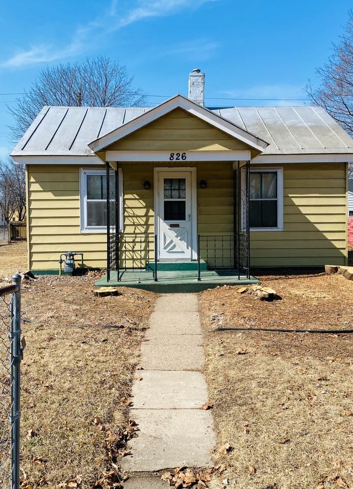 826 7th St S - Photo 2 of 2