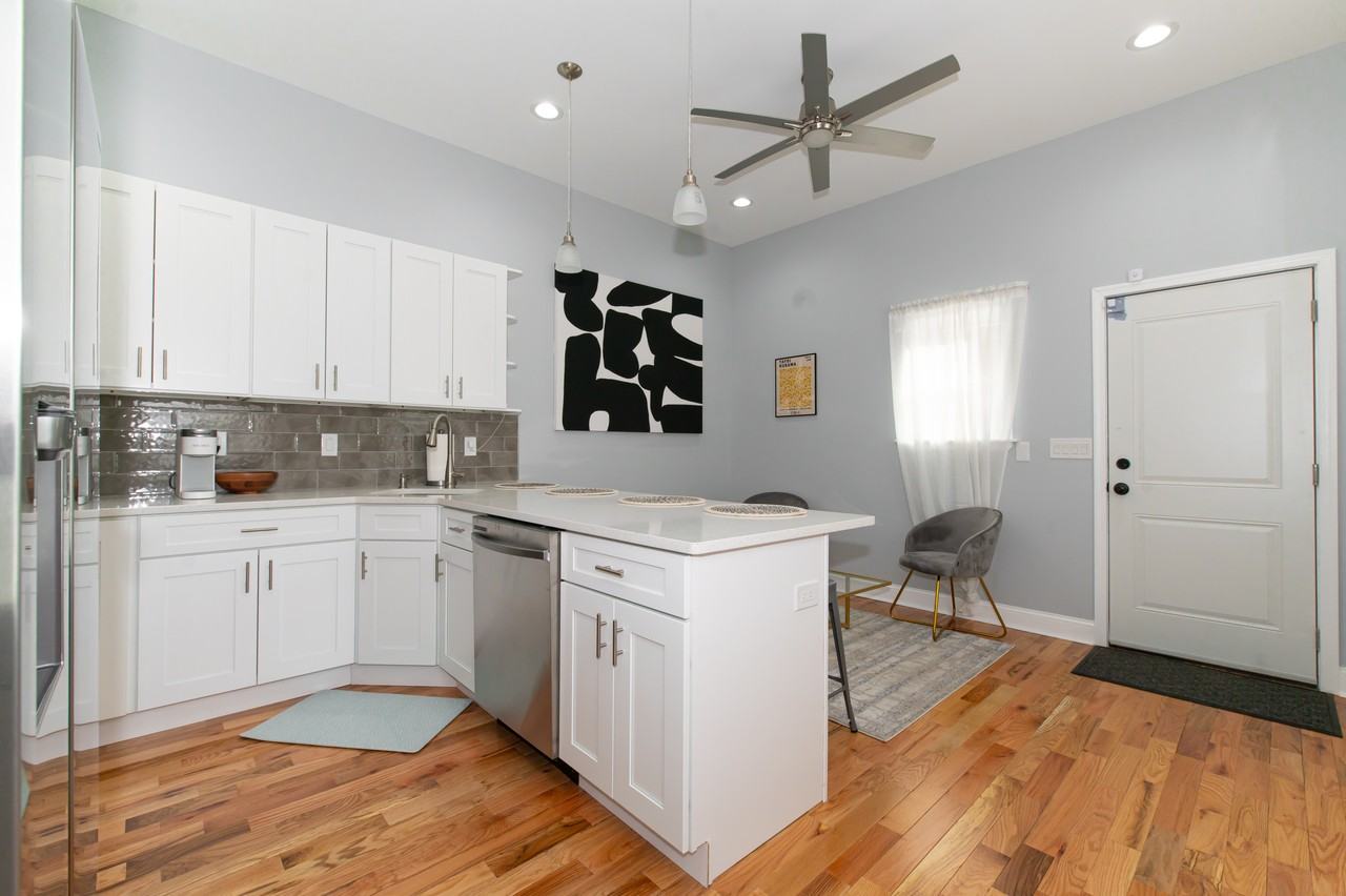 1544 W York St #B - Photo 2 of 13