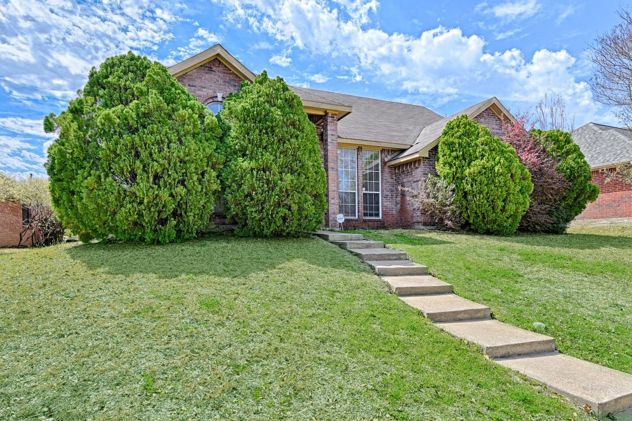 827 Sunflower Trl - Photo 2 of 26