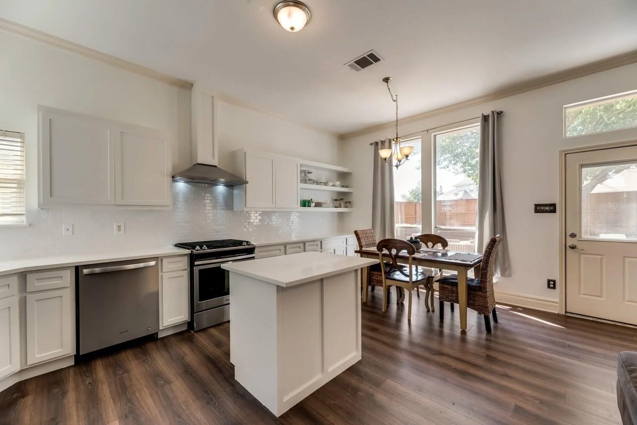 827 Sunflower Trl - Photo 4 of 26