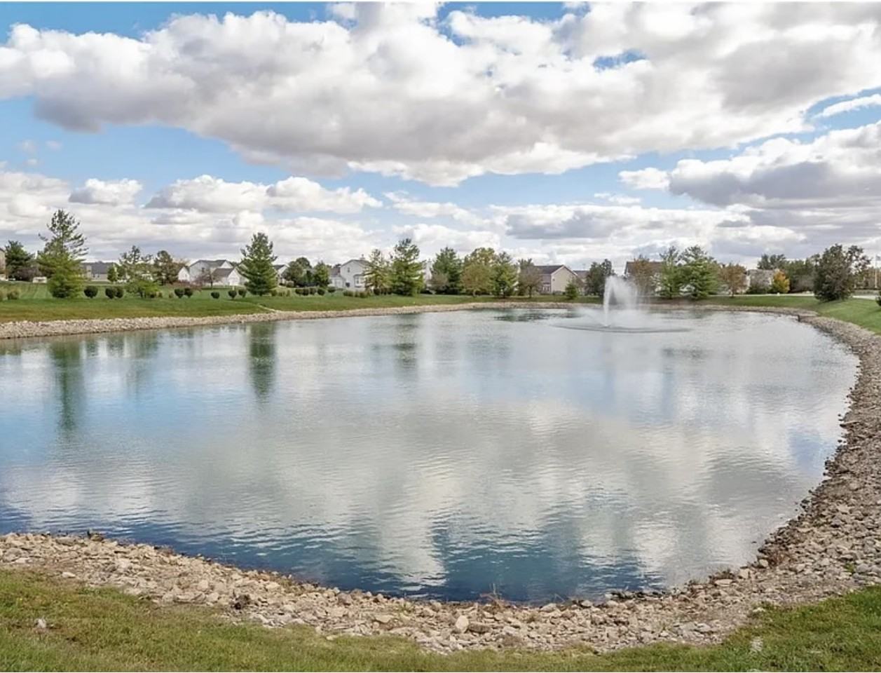 708 Harbor Woods Dr #D - Photo 3 of 17