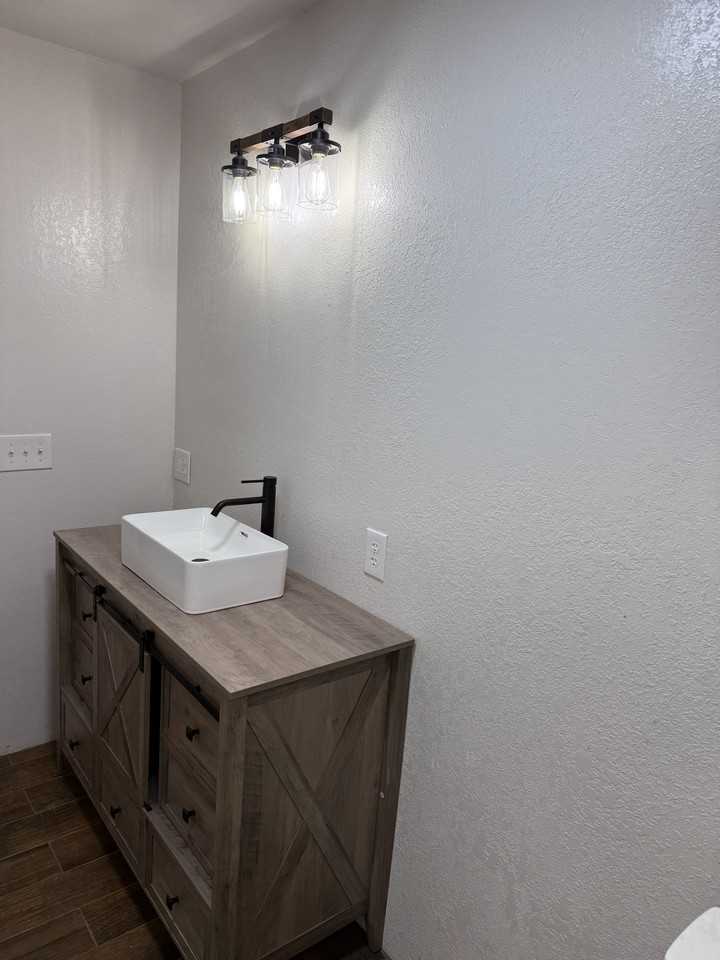 804 Humphrey St #806 - Photo 2 of 11