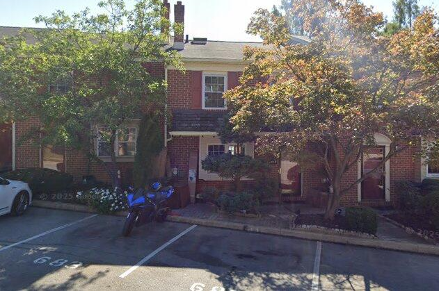 683 Coates Ln - Photo 3 of 3