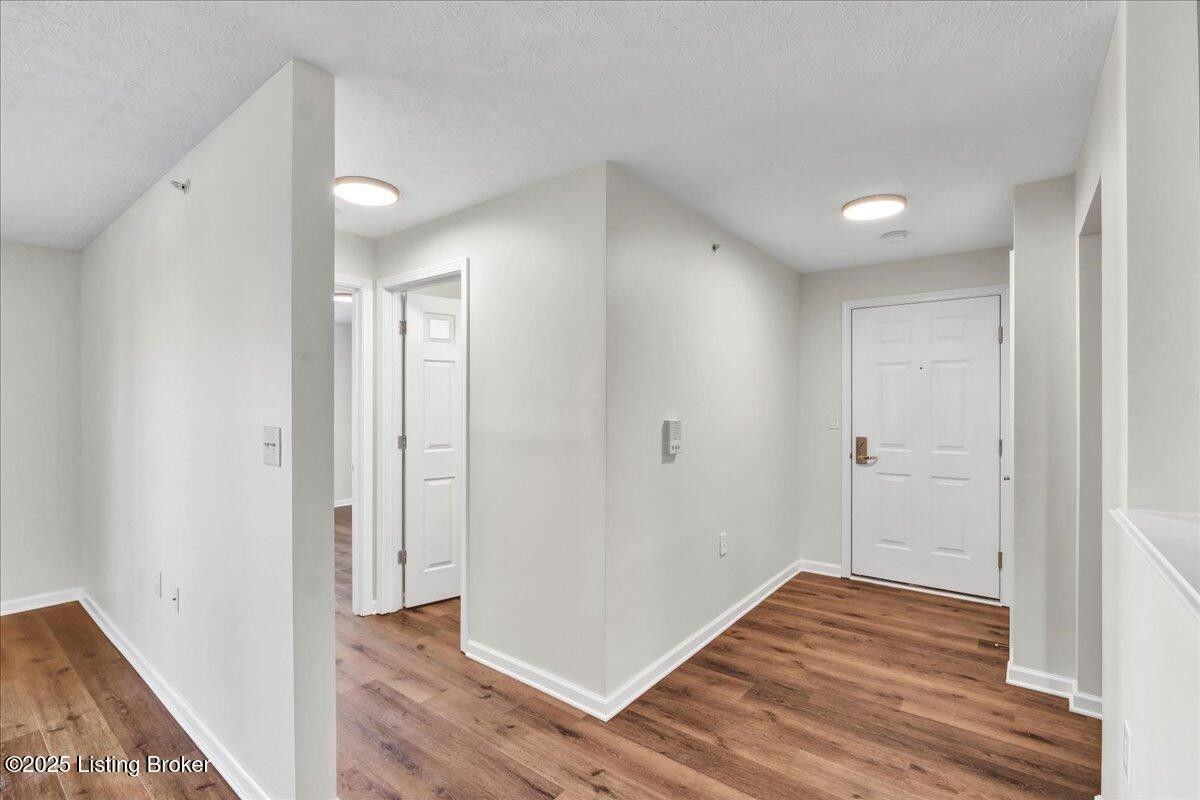 6406 Shelton Cir - Photo 4 of 36