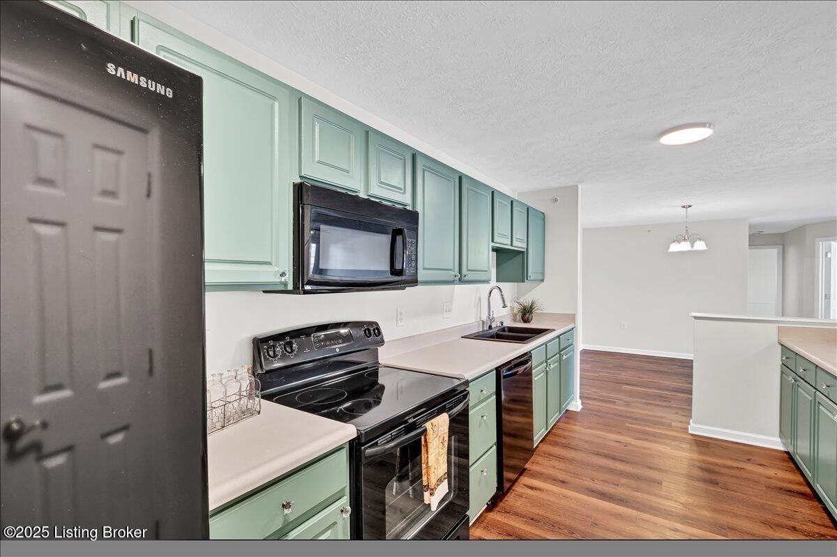 6406 Shelton Cir - Photo 7 of 36