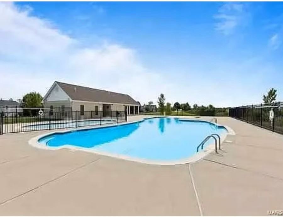 704 Harbor Woods Dr #C - Photo 3 of 18