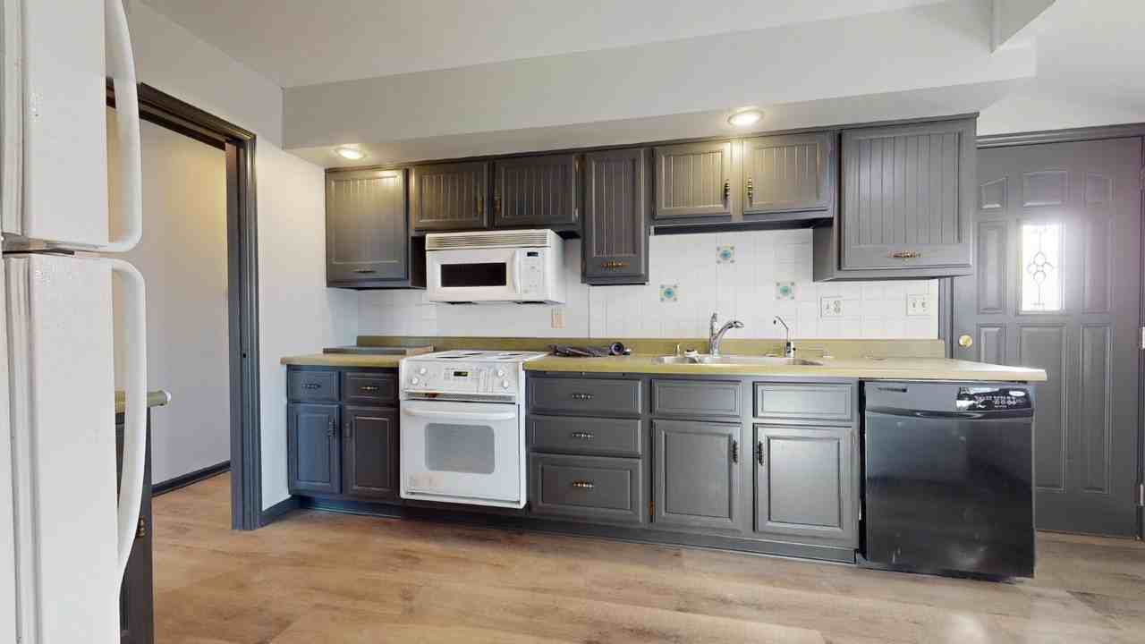 3303 28th St - Photo 5 of 10