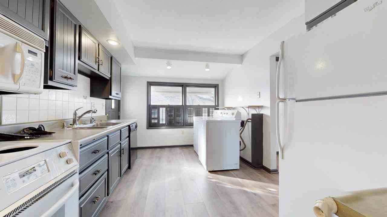 3303 28th St - Photo 6 of 10