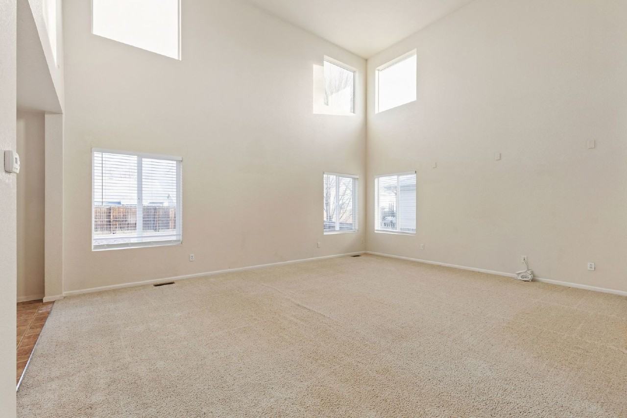 5727 Skyline Ave - Photo 6 of 26