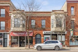 featured image of 2260 N Clark St