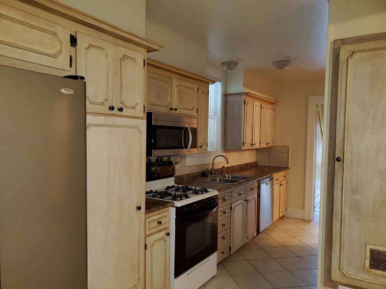 3115 Avenue Q - Photo 3 of 13