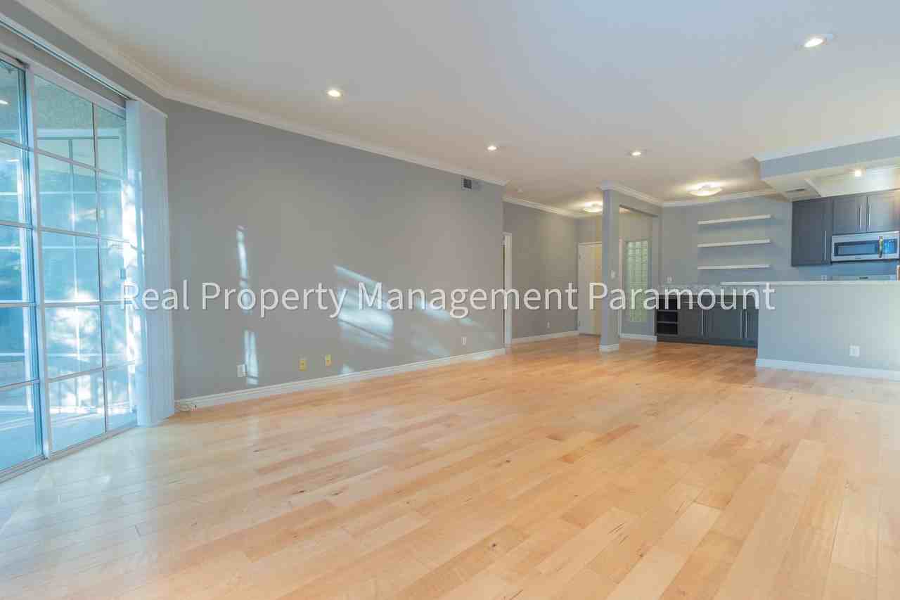 10021 Tabor St - Photo 4 of 50