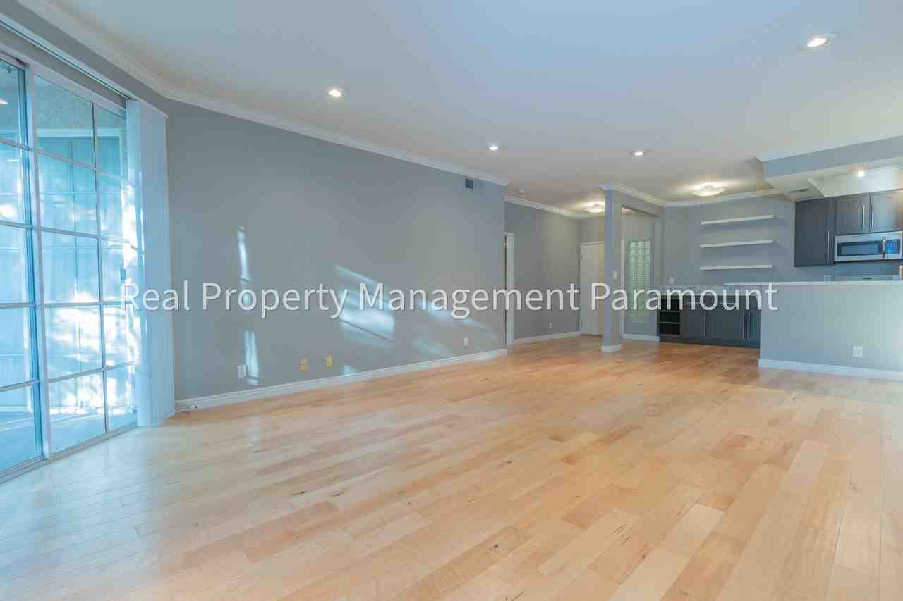 10021 Tabor St - Photo 5 of 50