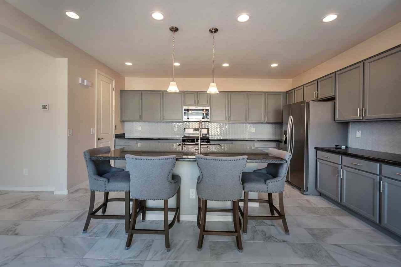 5653 S Winchester - Photo 3 of 38