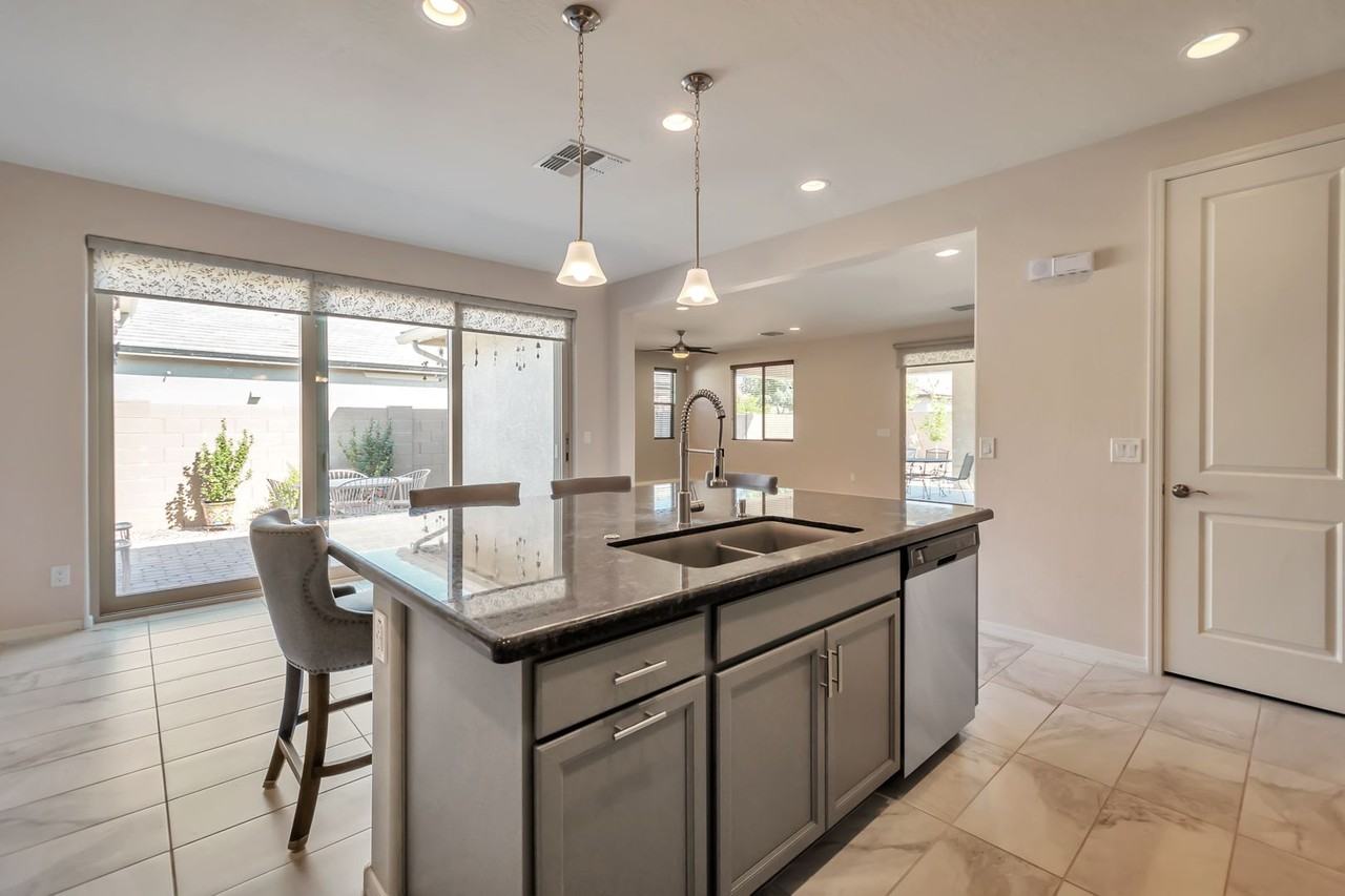 5653 S Winchester - Photo 4 of 38