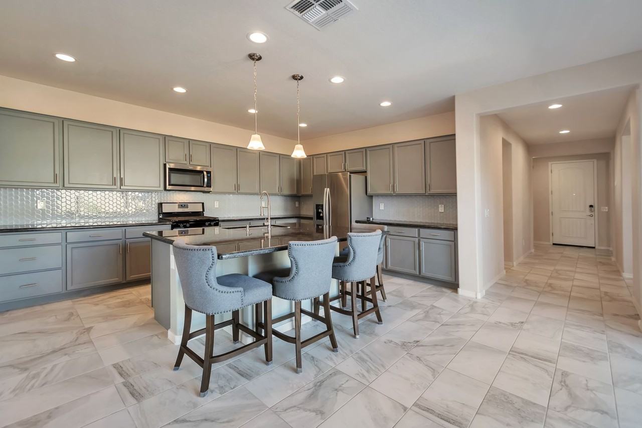 5653 S Winchester - Photo 6 of 38