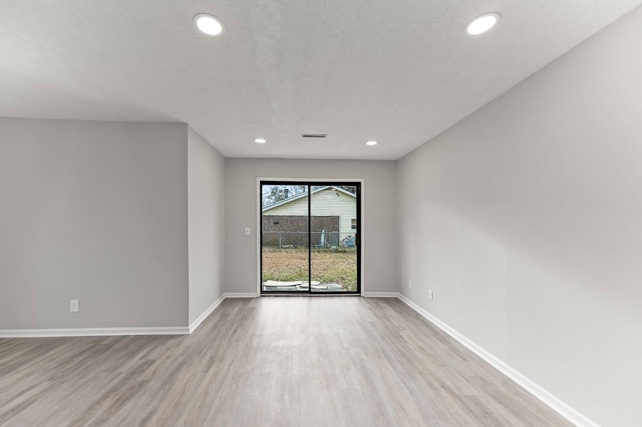 165 Hummingbird Ave - Photo 3 of 22