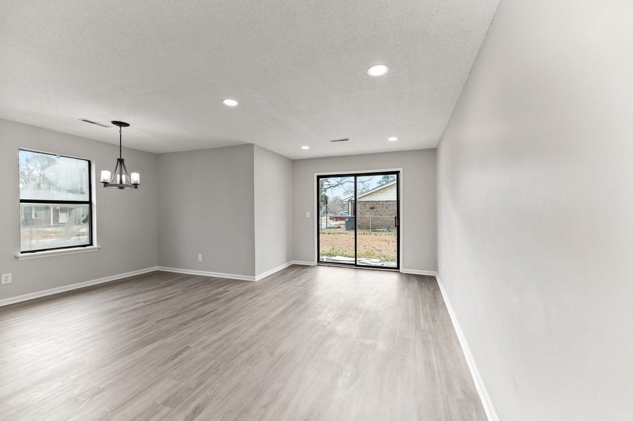 165 Hummingbird Ave - Photo 4 of 22