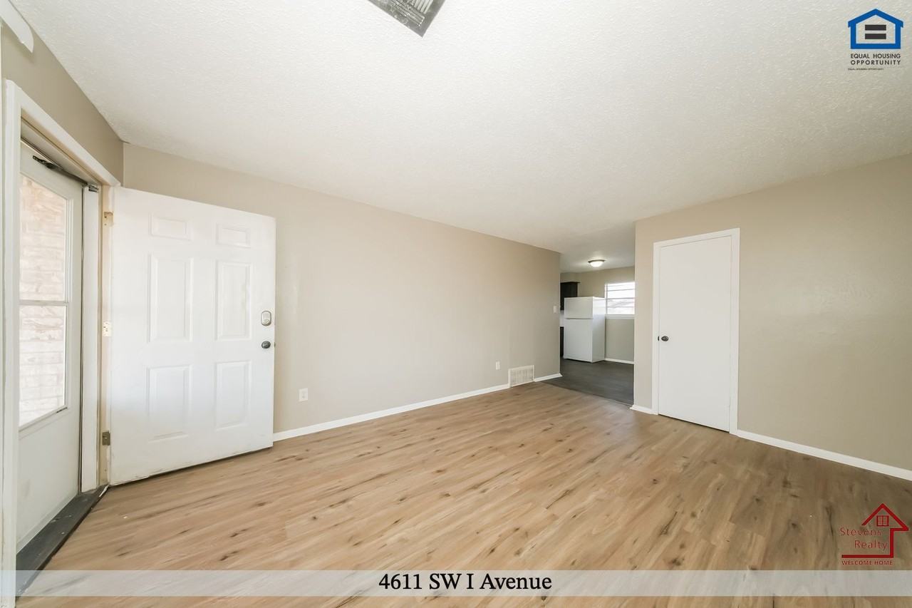 4611 Sw I Ave - Photo 5 of 17