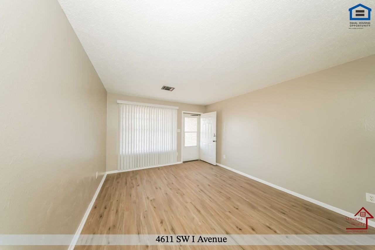 4611 Sw I Ave - Photo 6 of 17