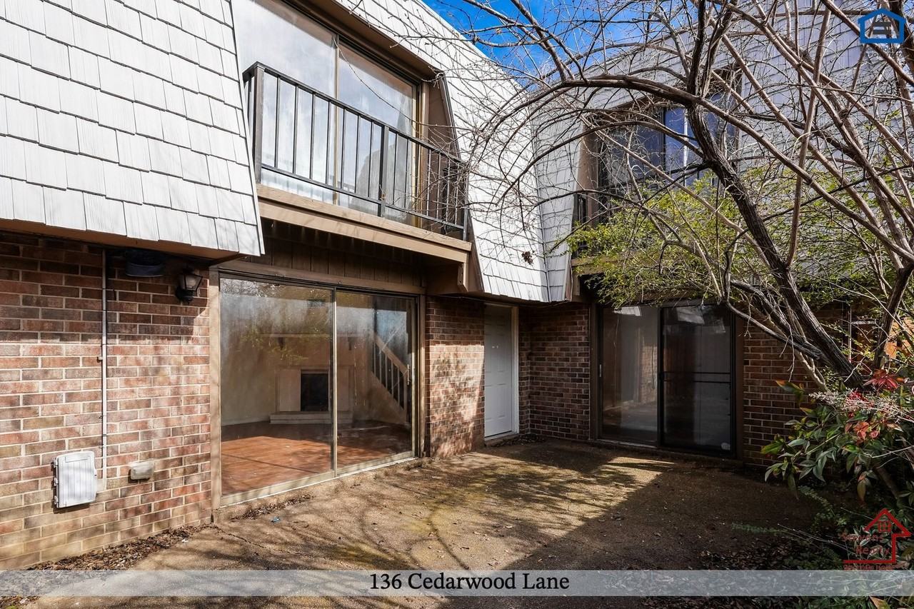 136 Cedarwood Ln - Photo 2 of 15