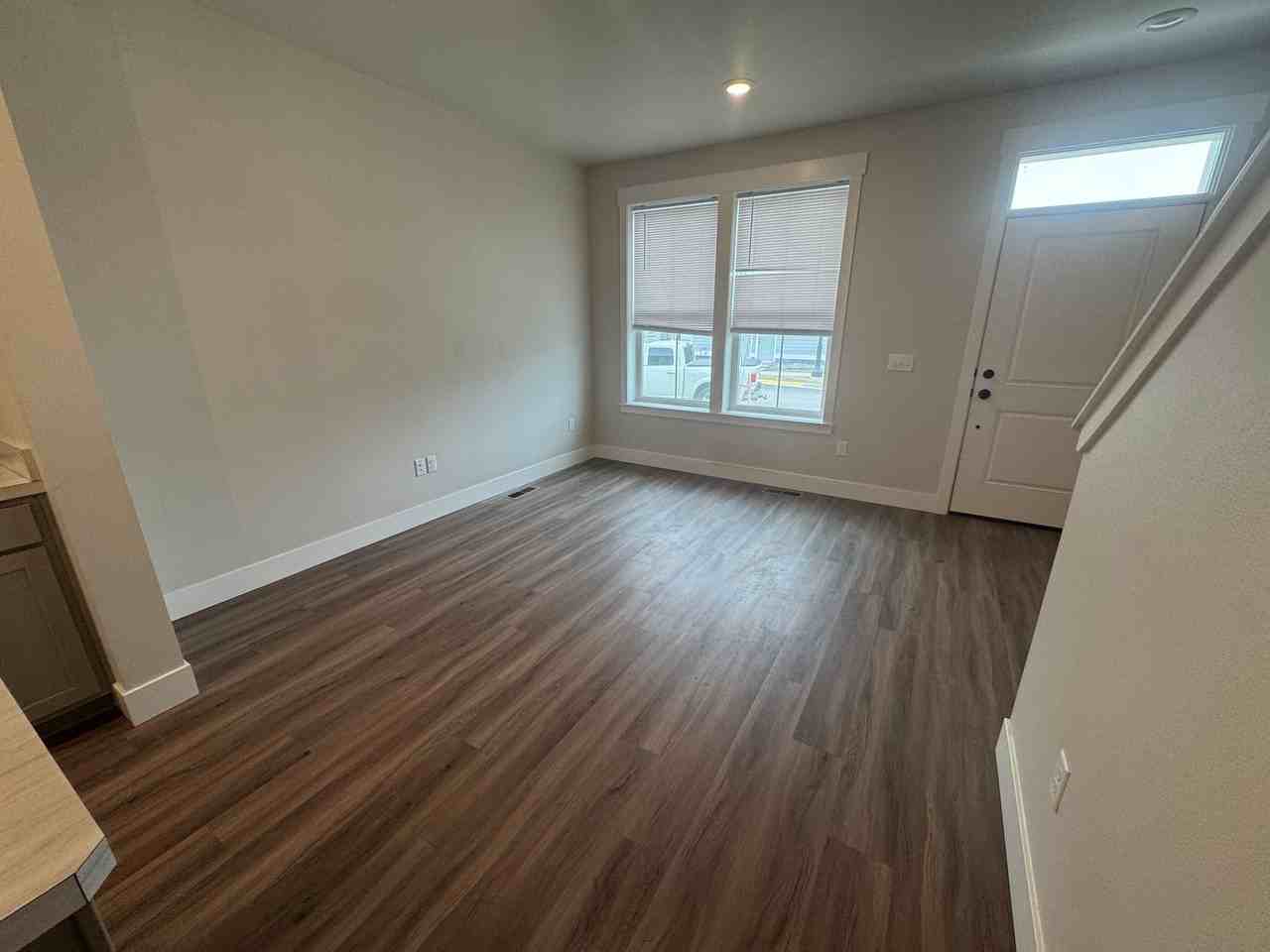 6089 Northstead Ave - Photo 6 of 11