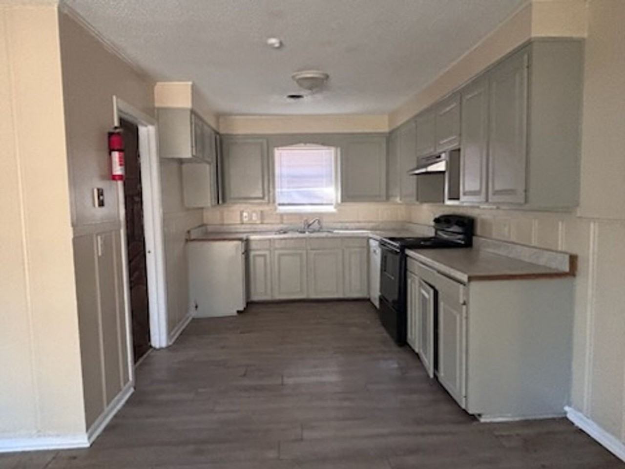 1934 Catalina Dr - Photo 3 of 11