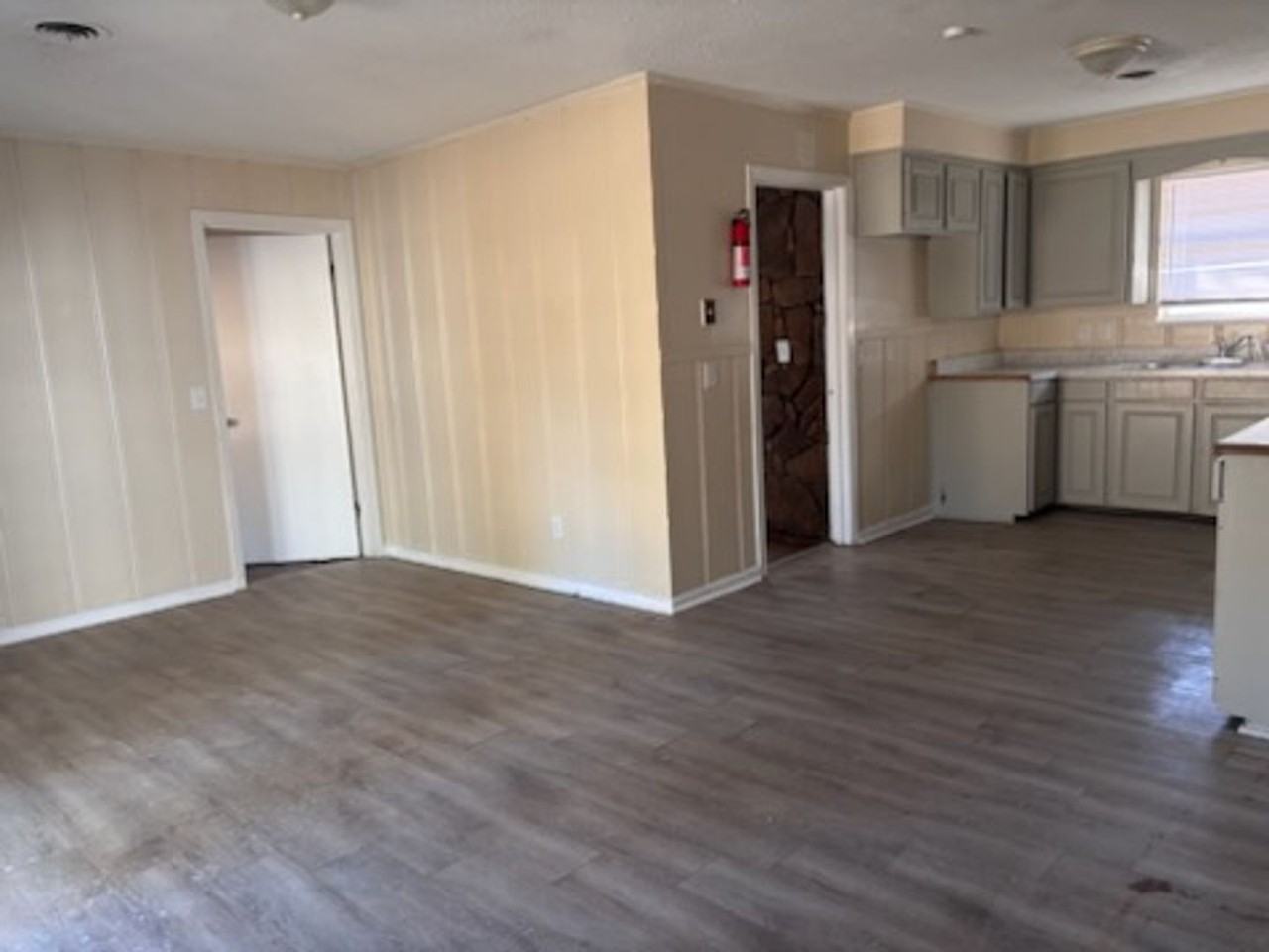 1934 Catalina Dr - Photo 4 of 11