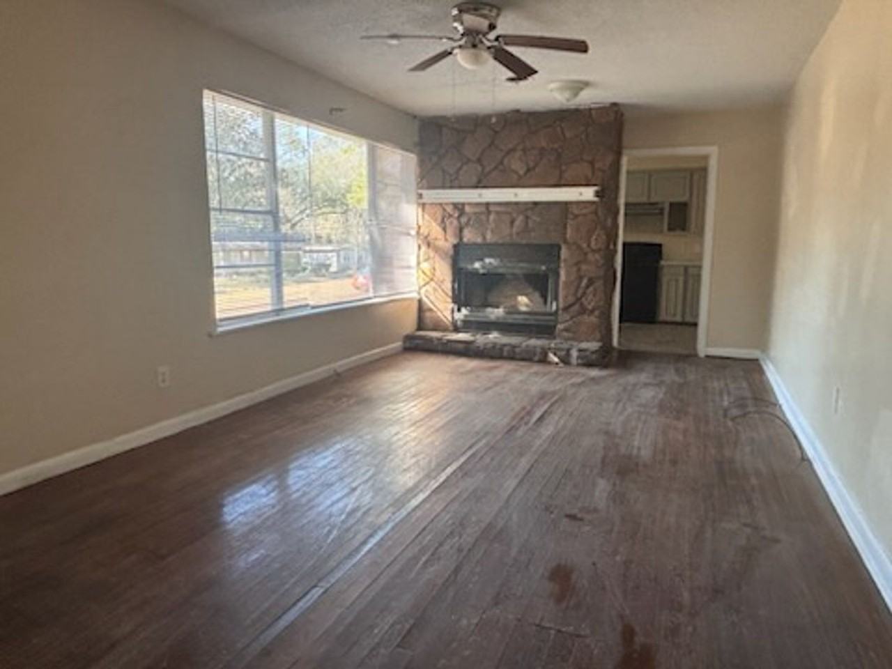 1934 Catalina Dr - Photo 5 of 11