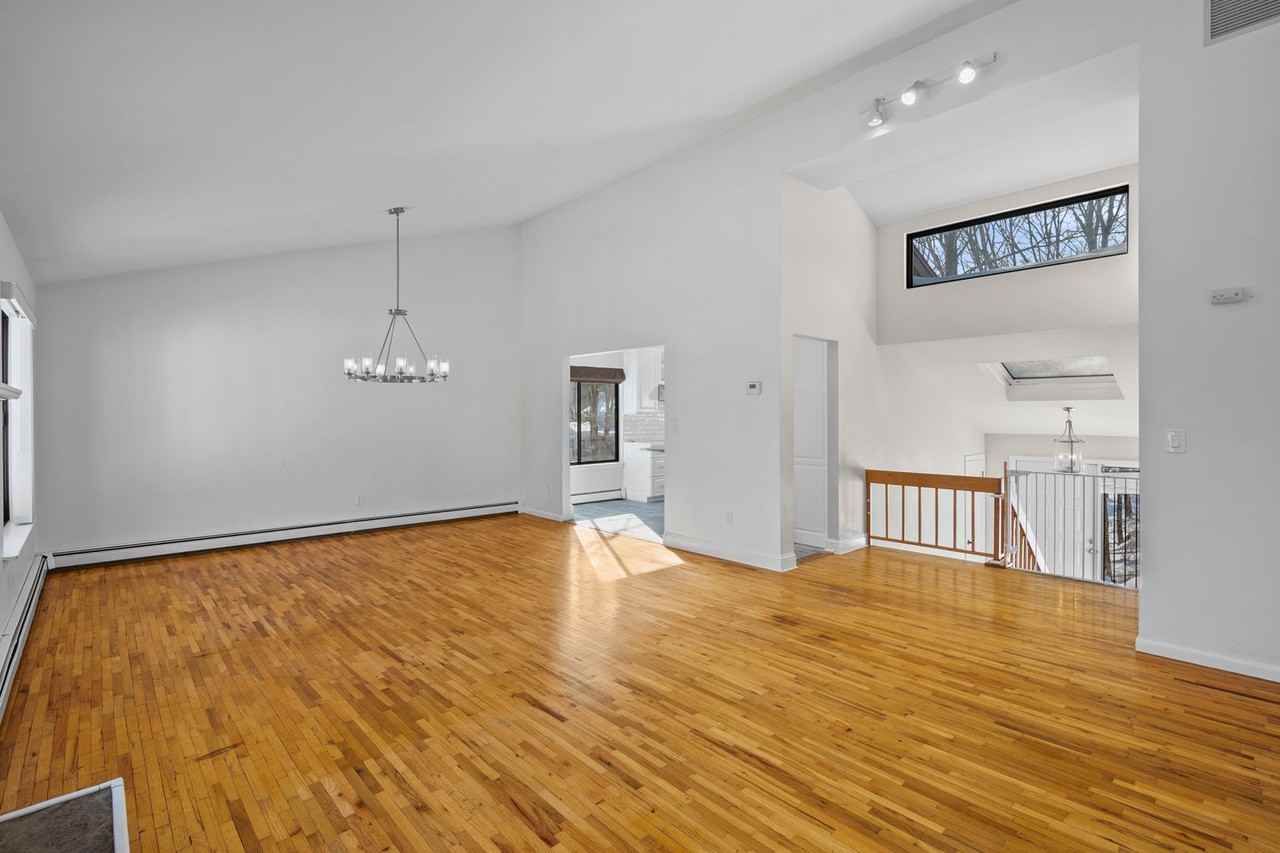 42 Maple Moor Ln - Photo 4 of 38