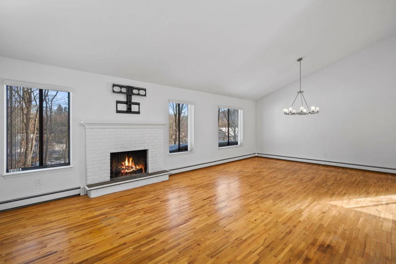 42 Maple Moor Ln - Photo 5 of 38