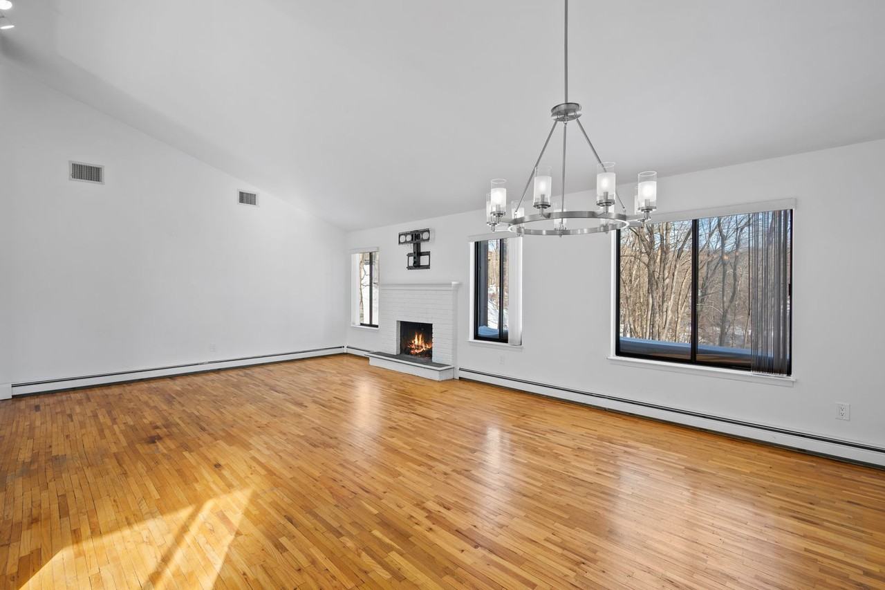 42 Maple Moor Ln - Photo 7 of 38