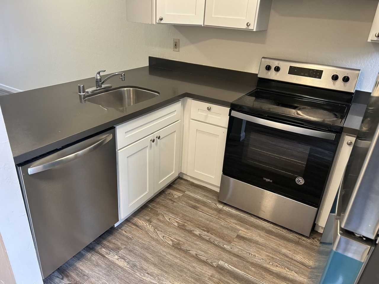 463 Coffield Ave - Photo 5 of 17