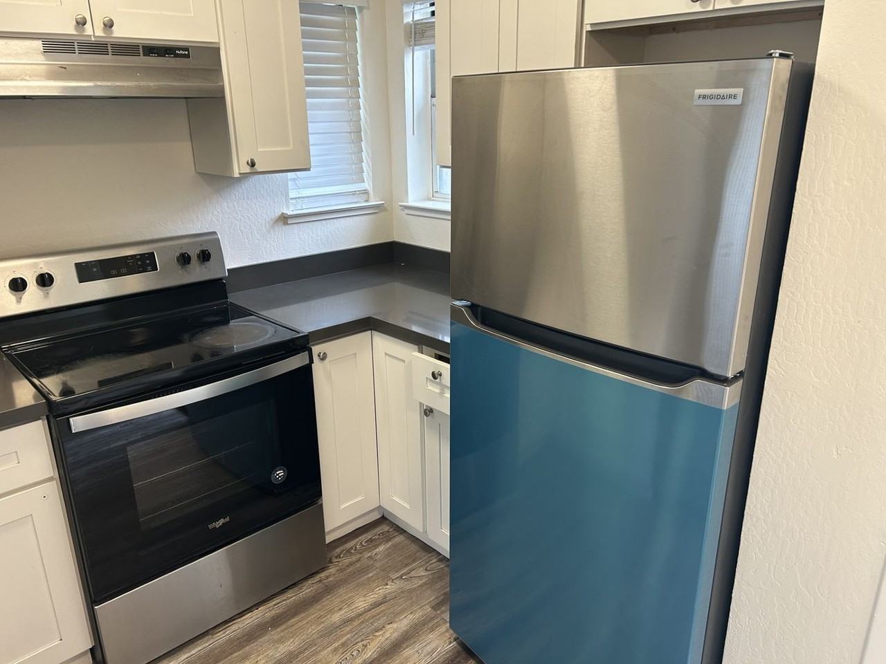 463 Coffield Ave - Photo 6 of 17