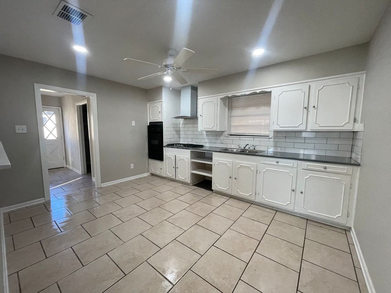 5321 Carnation St - Photo 3 of 15