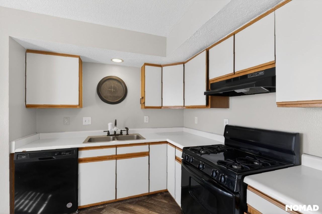 1328 Rebecca Rd Ne - Photo 4 of 36