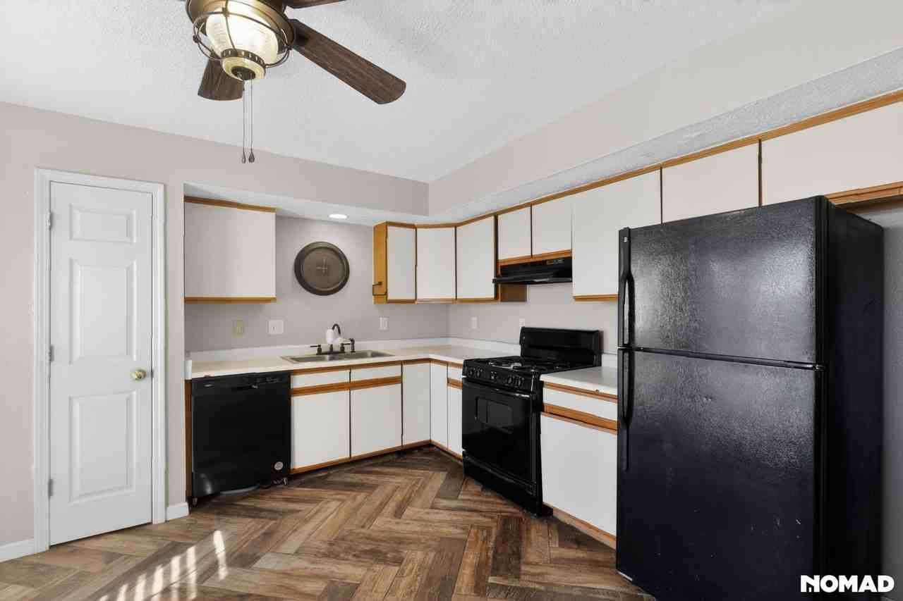 1328 Rebecca Rd Ne - Photo 3 of 36