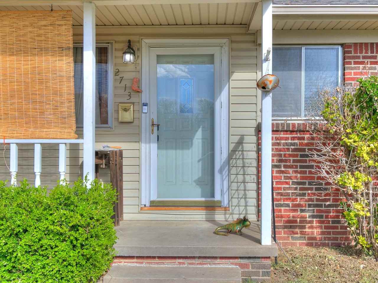 2713 S Norwood Ave - Photo 3 of 19