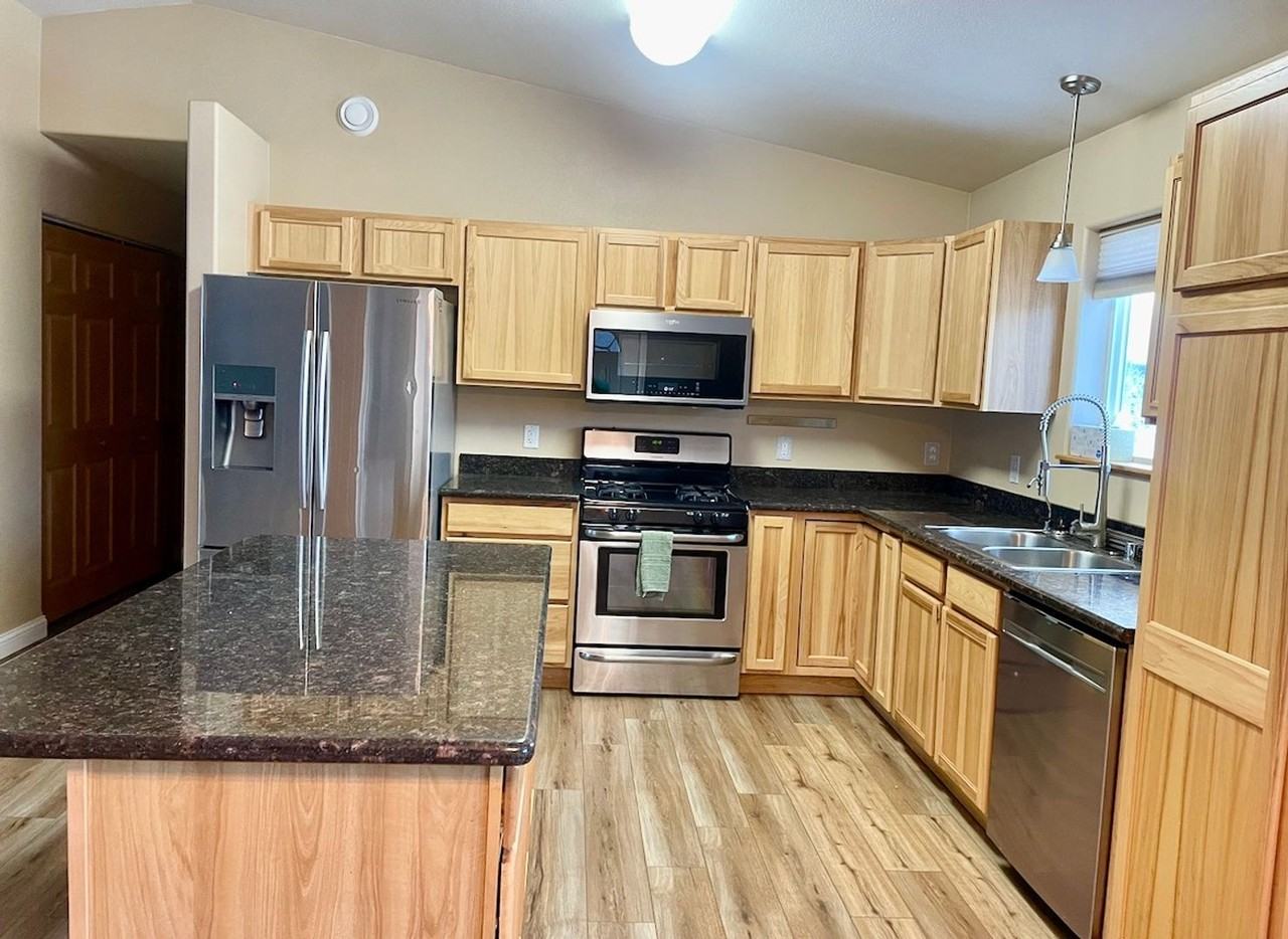 9740 W Kaylynn Cir - Photo 6 of 23