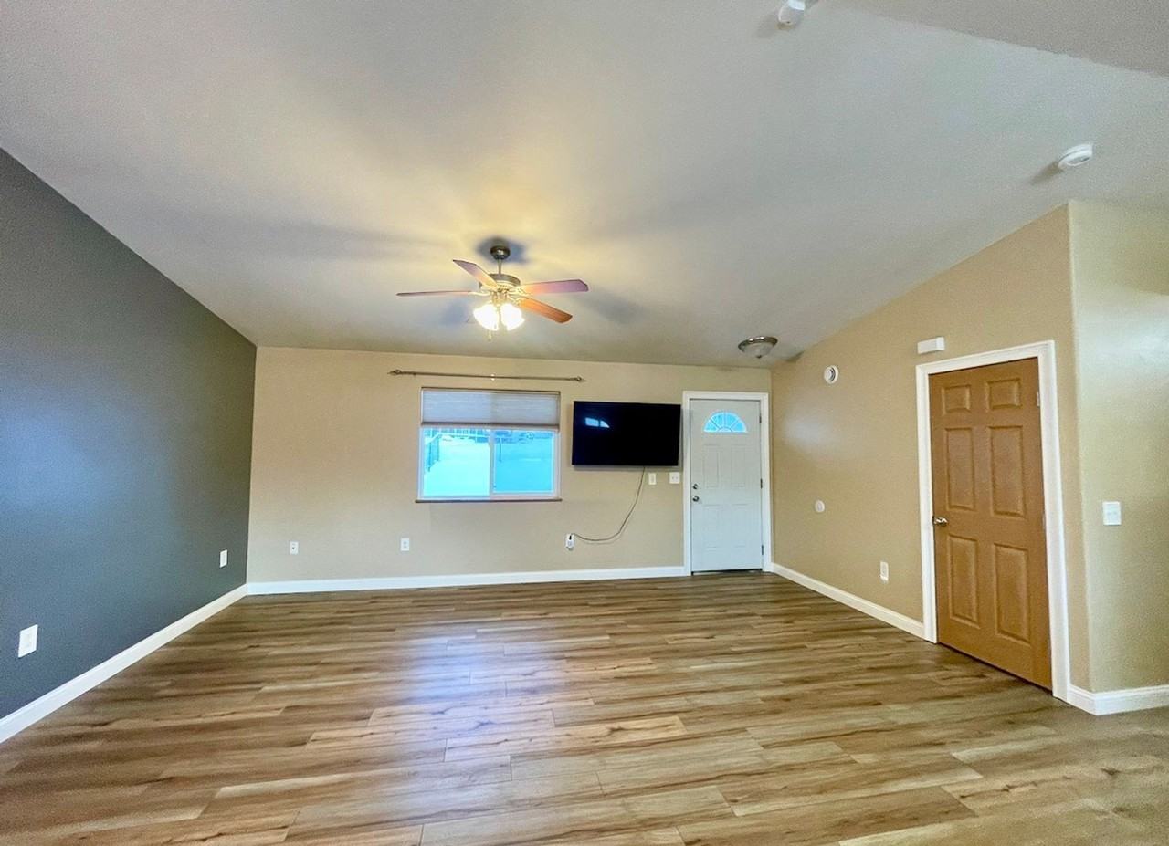 9740 W Kaylynn Cir - Photo 7 of 23