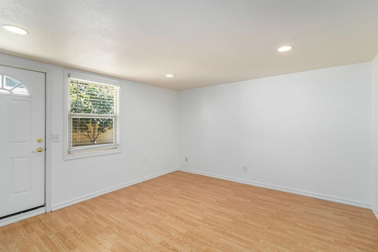 935 Central Ave #E - Photo 4 of 10