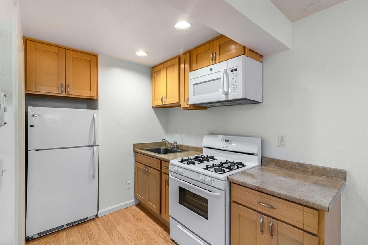 935 Central Ave #E - Photo 5 of 10