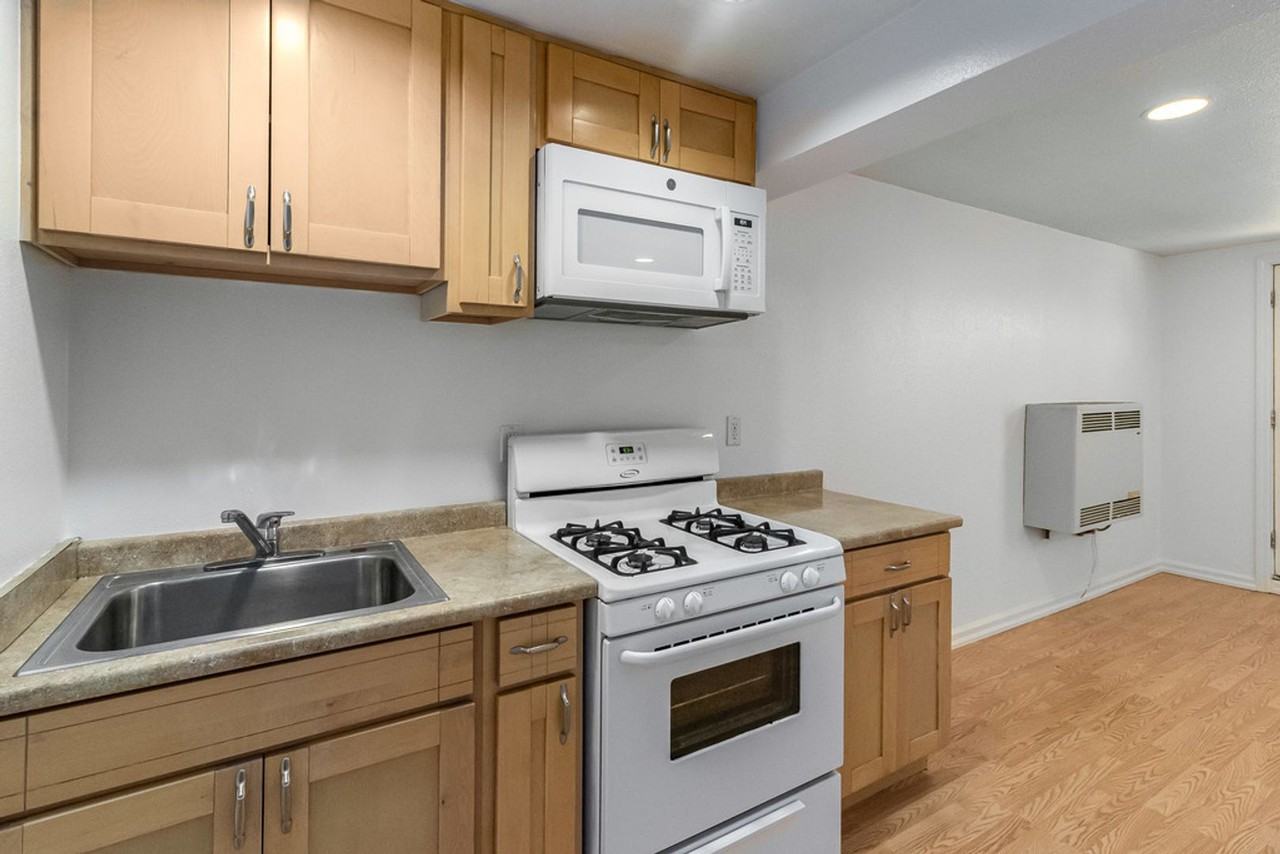 935 Central Ave #E - Photo 6 of 10