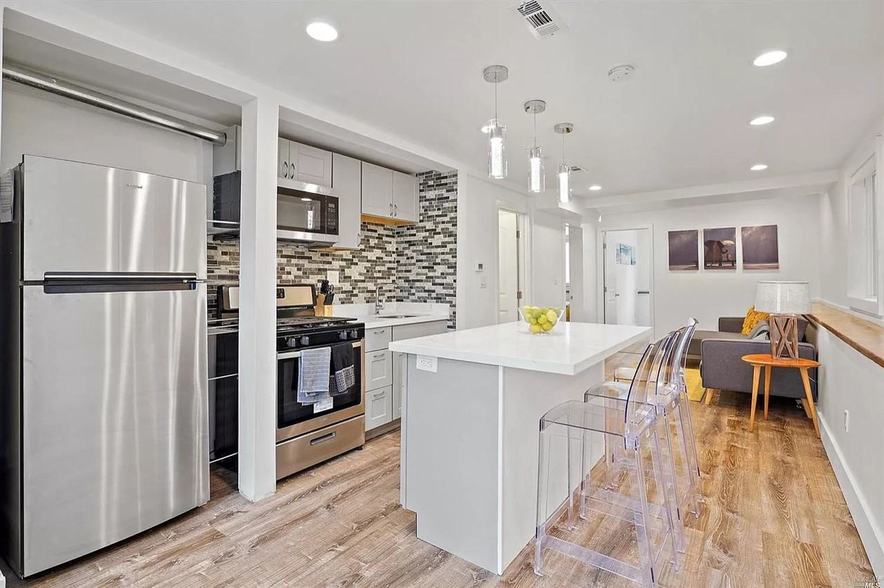 1514 Campbell St - Photo 4 of 18