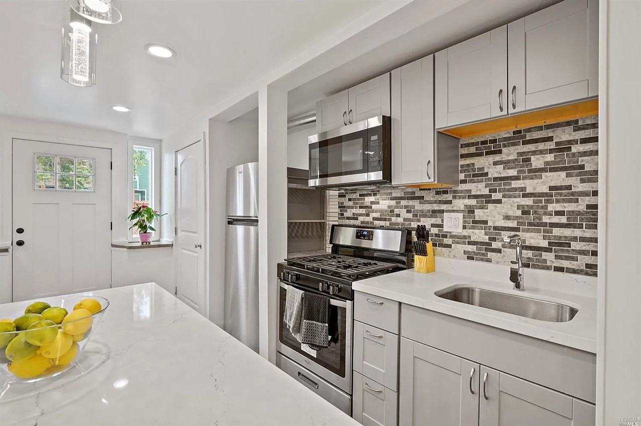 1514 Campbell St - Photo 6 of 18