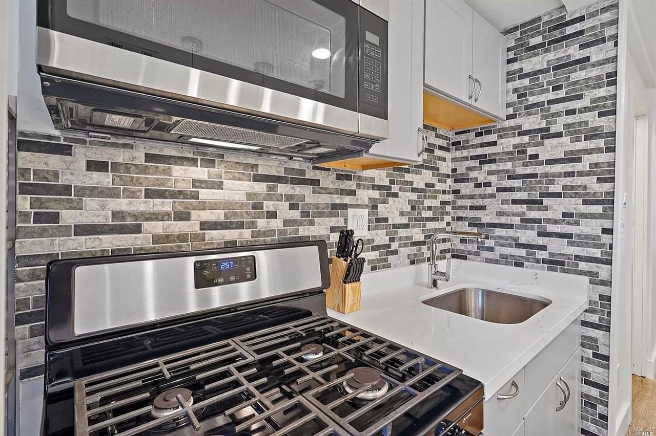 1514 Campbell St - Photo 7 of 18