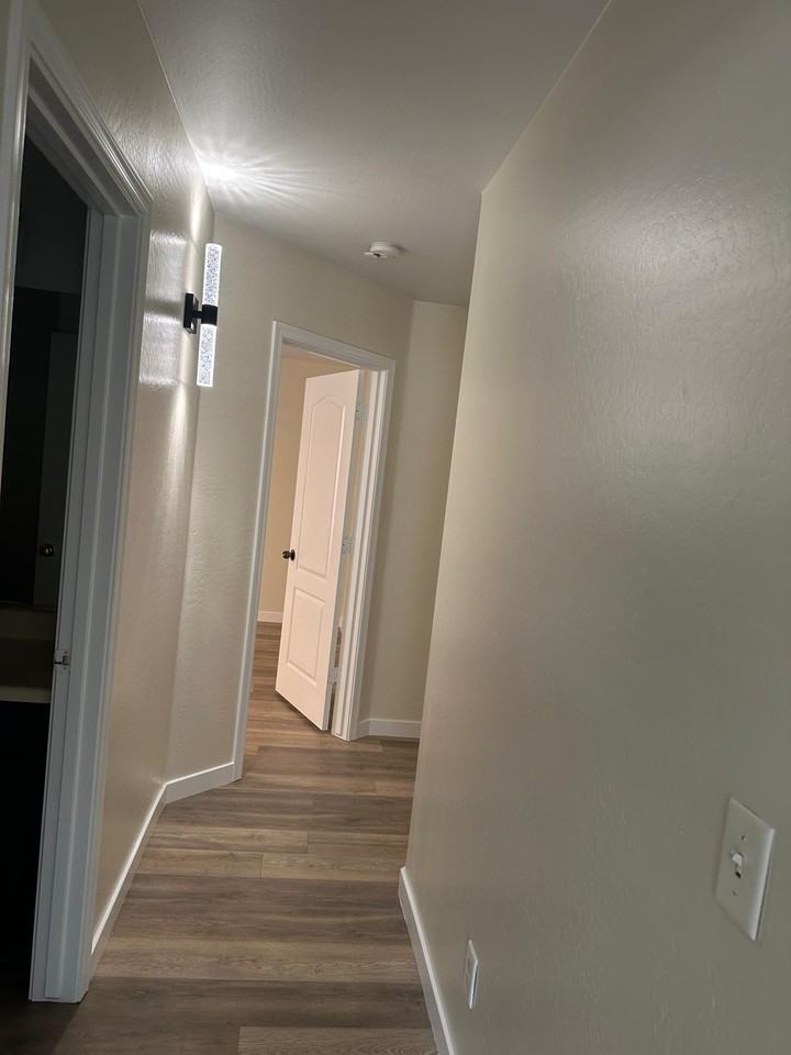 41365 W Pryor Ln - Photo 2 of 5