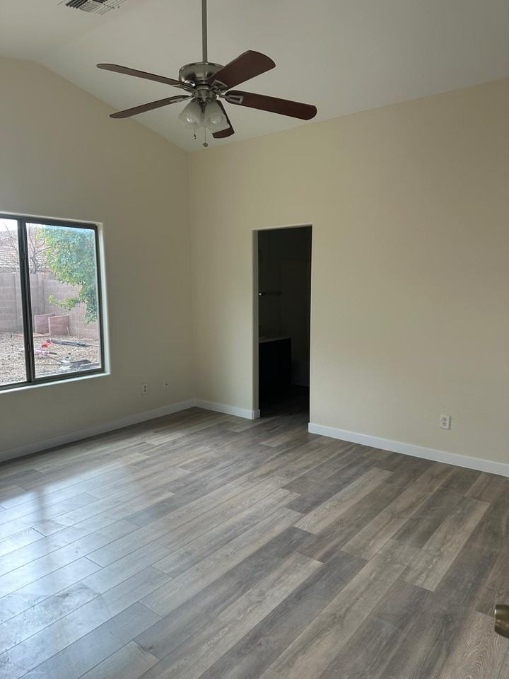 41365 W Pryor Ln - Photo 3 of 5